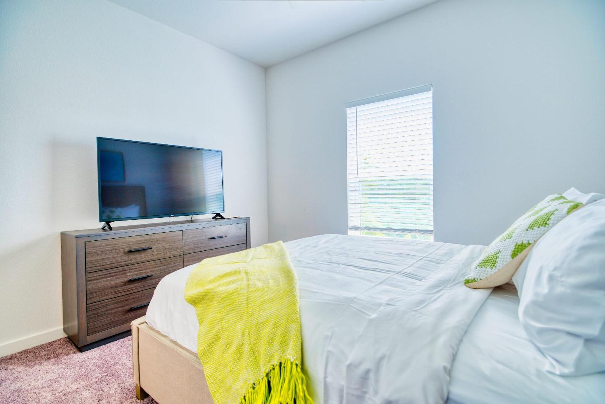 Deluxe One Bedroom *