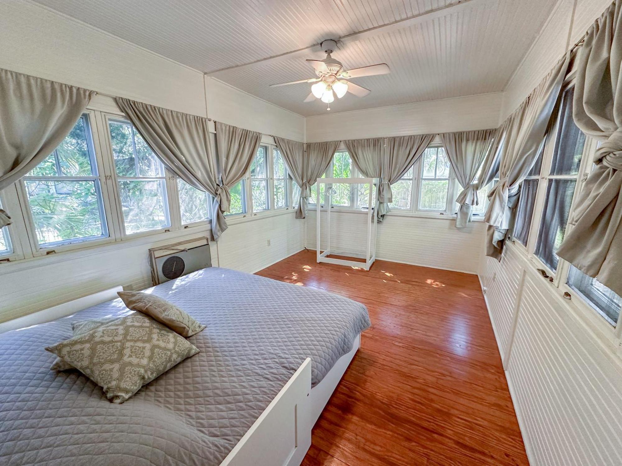 Adorable 1920s Near Uf Stadium Sleeps 10 Gainesville