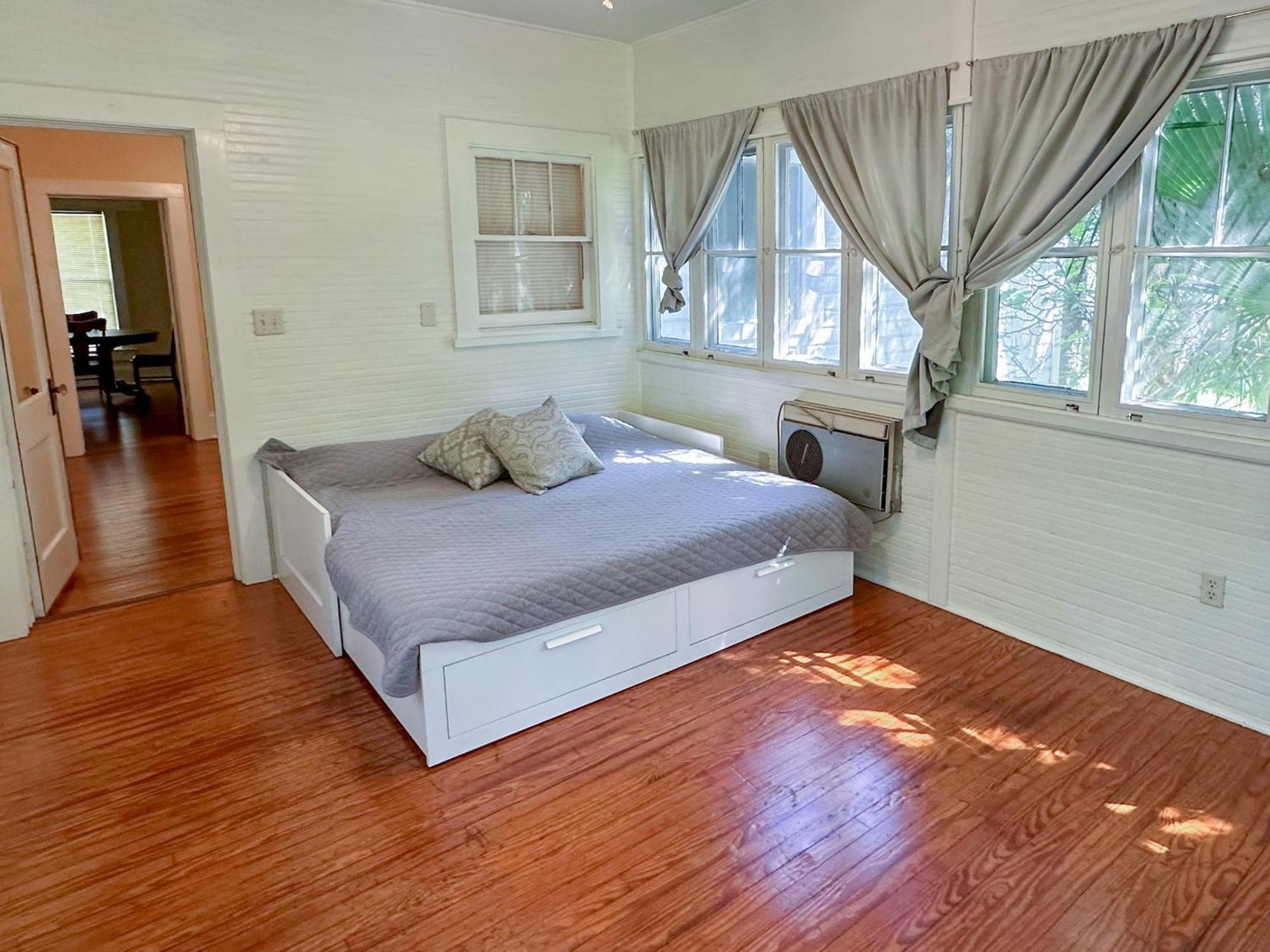 Adorable 1920s Near Uf Stadium Sleeps 10 * Gainesville