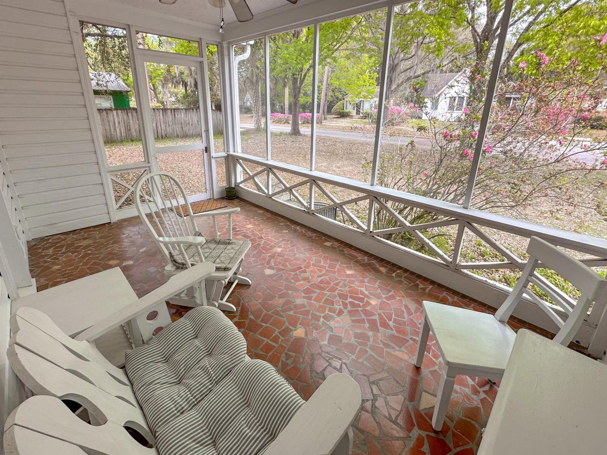 Adorable 1920s Near Uf Stadium Sleeps 10 Holiday home Gainesville