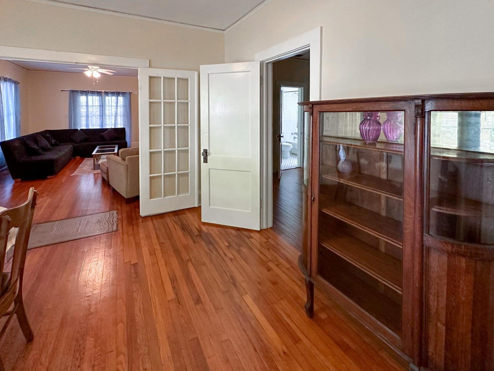 Adorable 1920s Near Uf Stadium Sleeps 10 Holiday home Gainesville