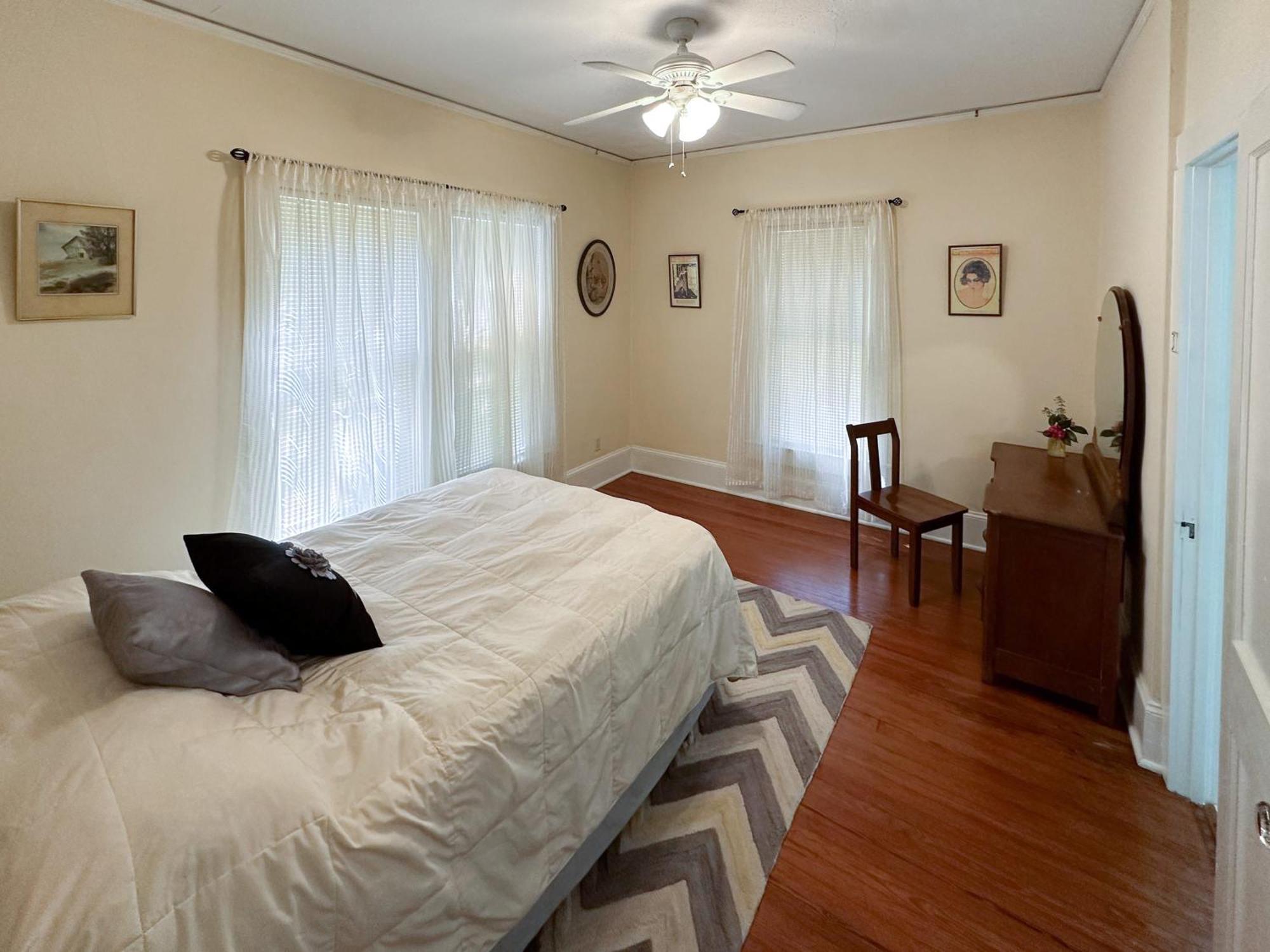 Adorable 1920s Near Uf Stadium Sleeps 10 Gainesville