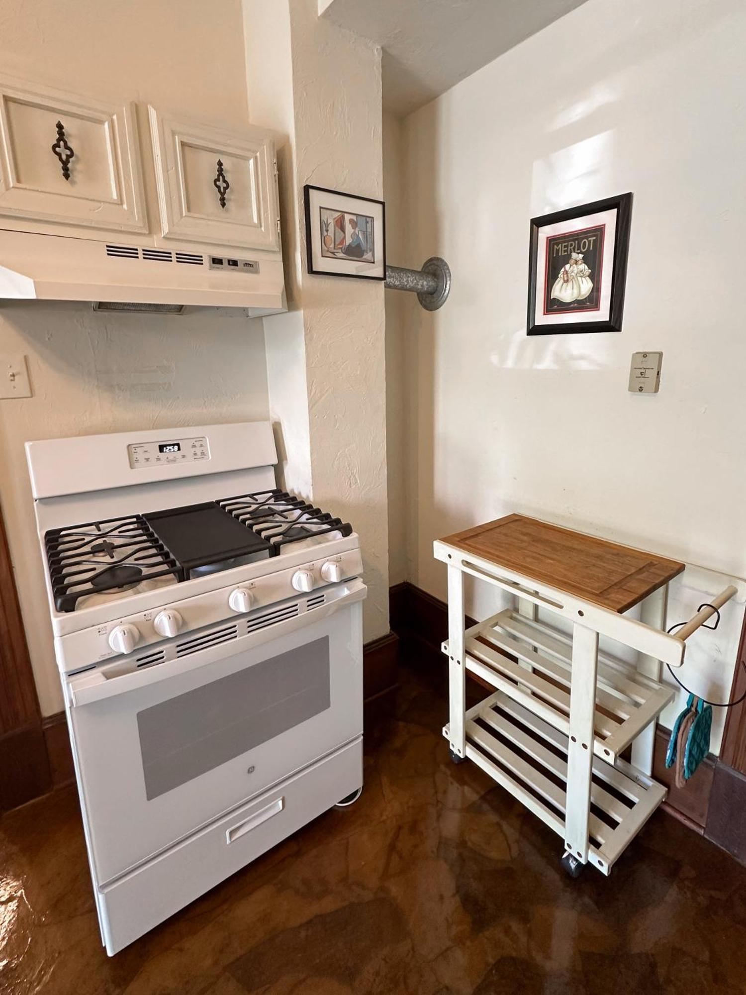 Downtown Historic Victorian Charmer Sleeps 7