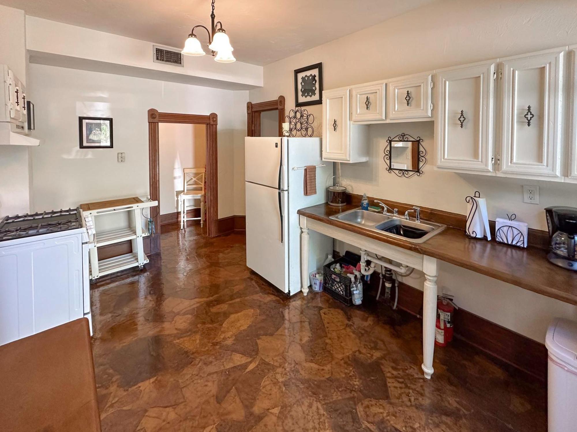 Apartment Downtown Historic Victorian Charmer Sleeps 7