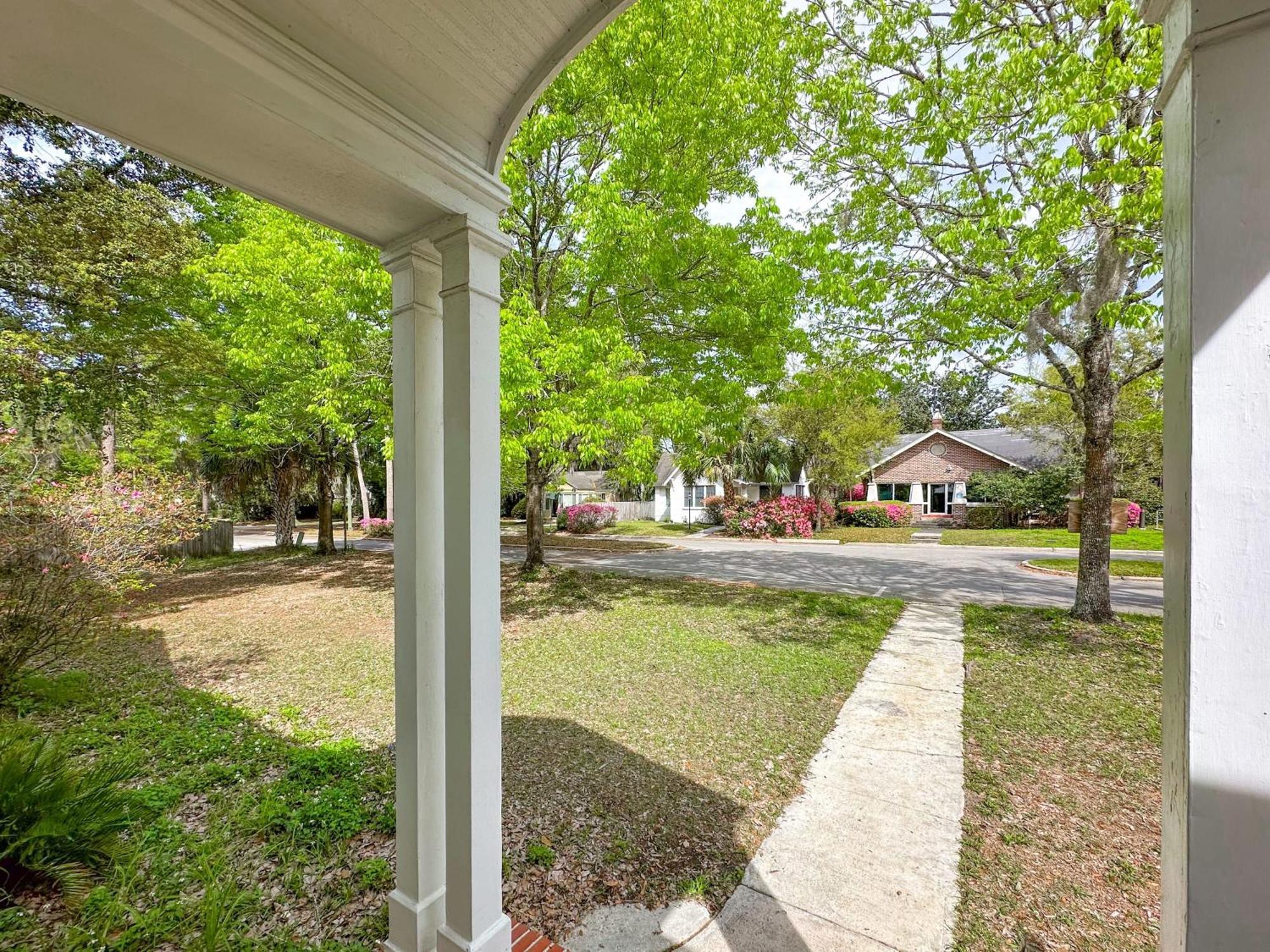 Adorable 1920s Near Uf Stadium Sleeps 10 Holiday home