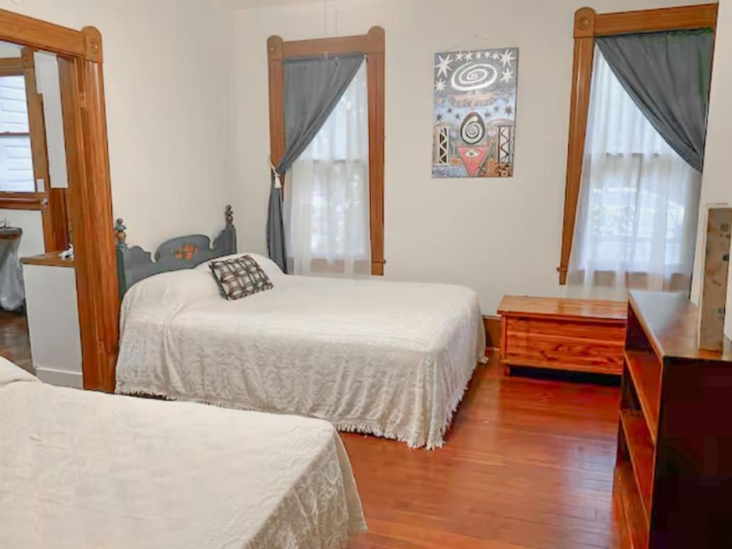 Downtown Historic Victorian Charmer Sleeps 7 Apartment *