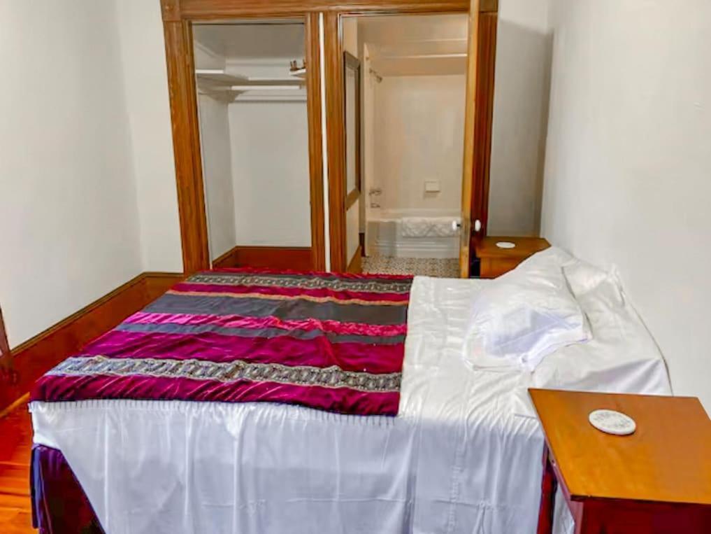 Apartment Downtown Historic Victorian Charmer Sleeps 7