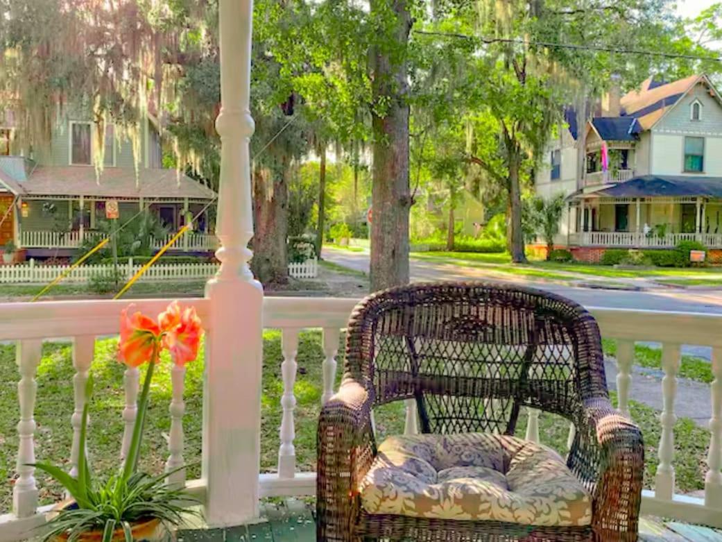 Apartment Downtown Historic Victorian Charmer Sleeps 7 *