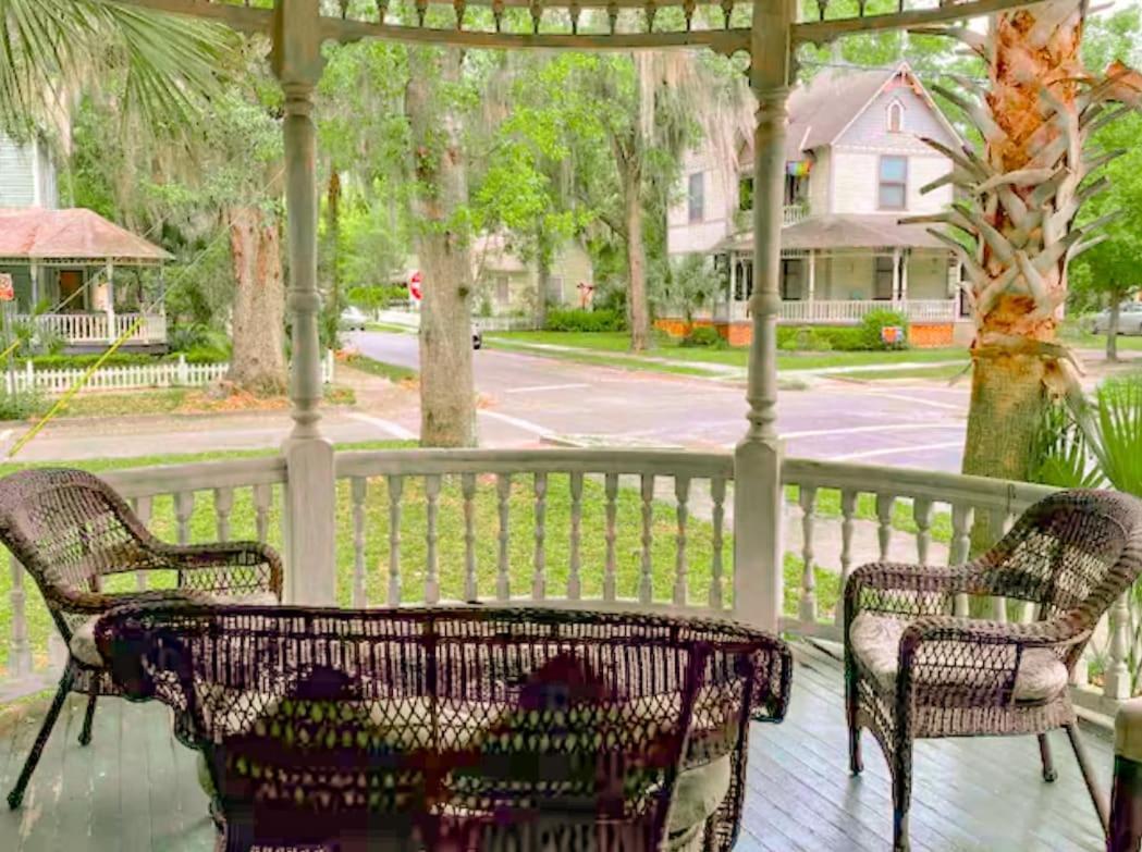 Downtown Historic Victorian Charmer Sleeps 7 * Gainesville