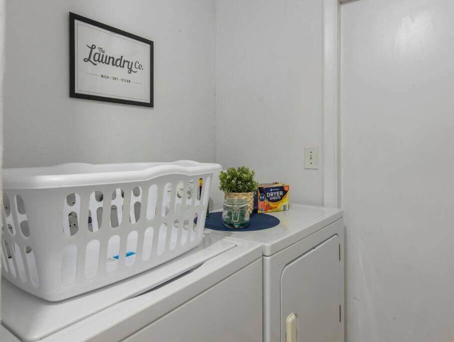 Spacious Pet Friendly Ping Pong Table Apartment *