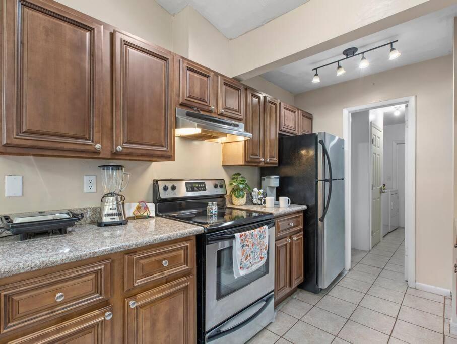 Apartment Spacious Pet Friendly Ping Pong Table *