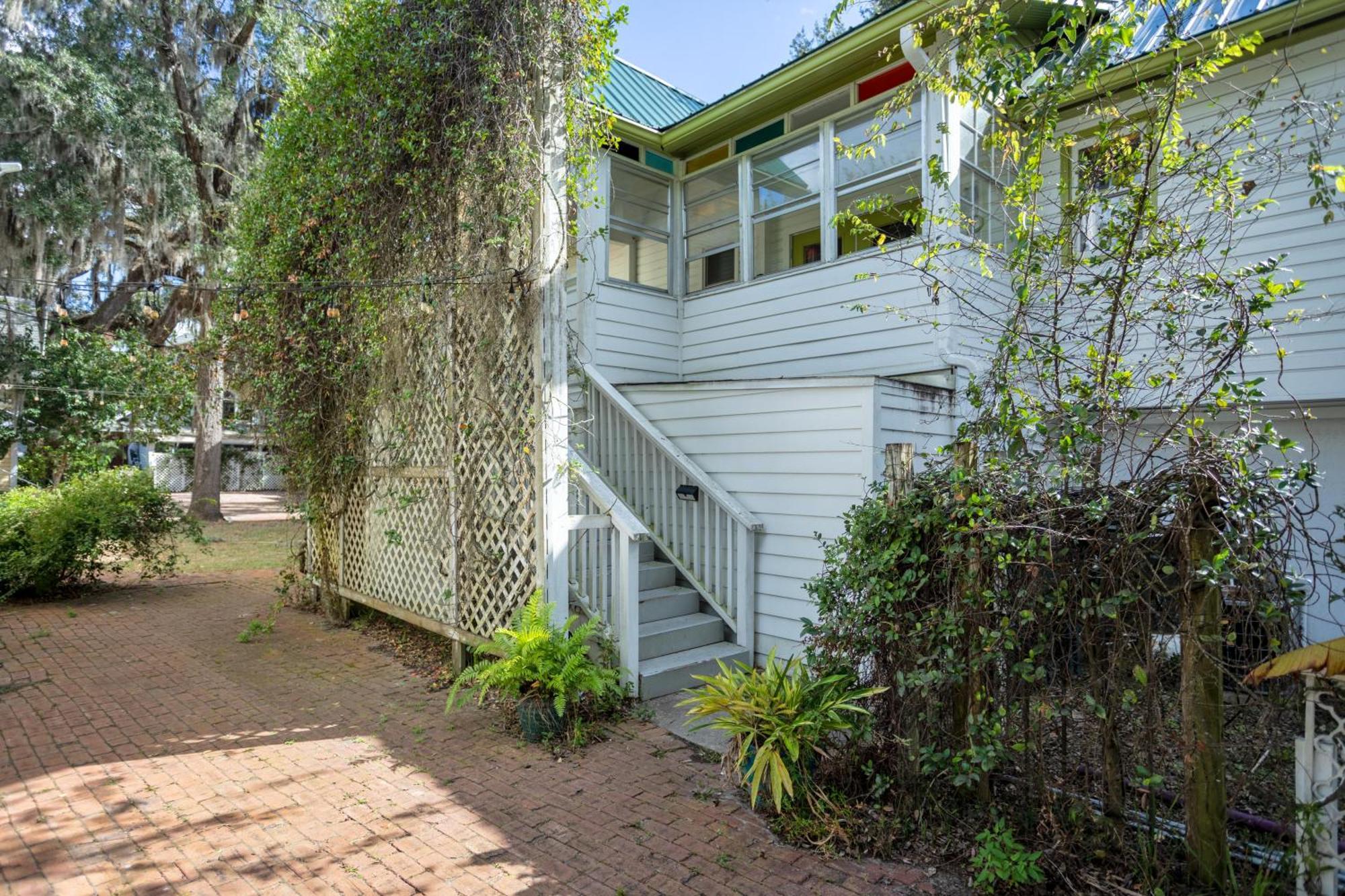 Cozy Townhome Near Uf Campus