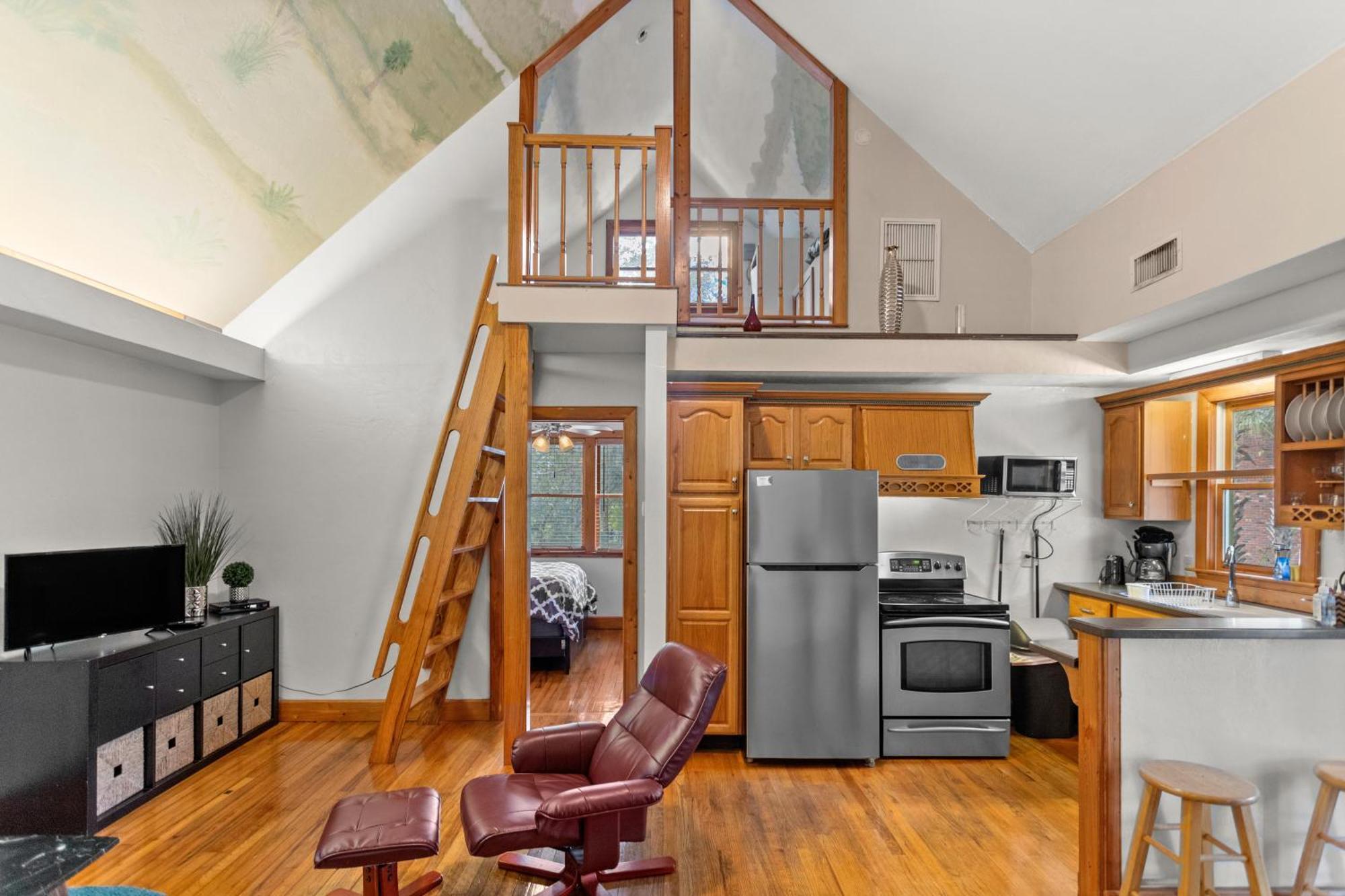 Cozy Townhome Near Uf Campus Apartment *