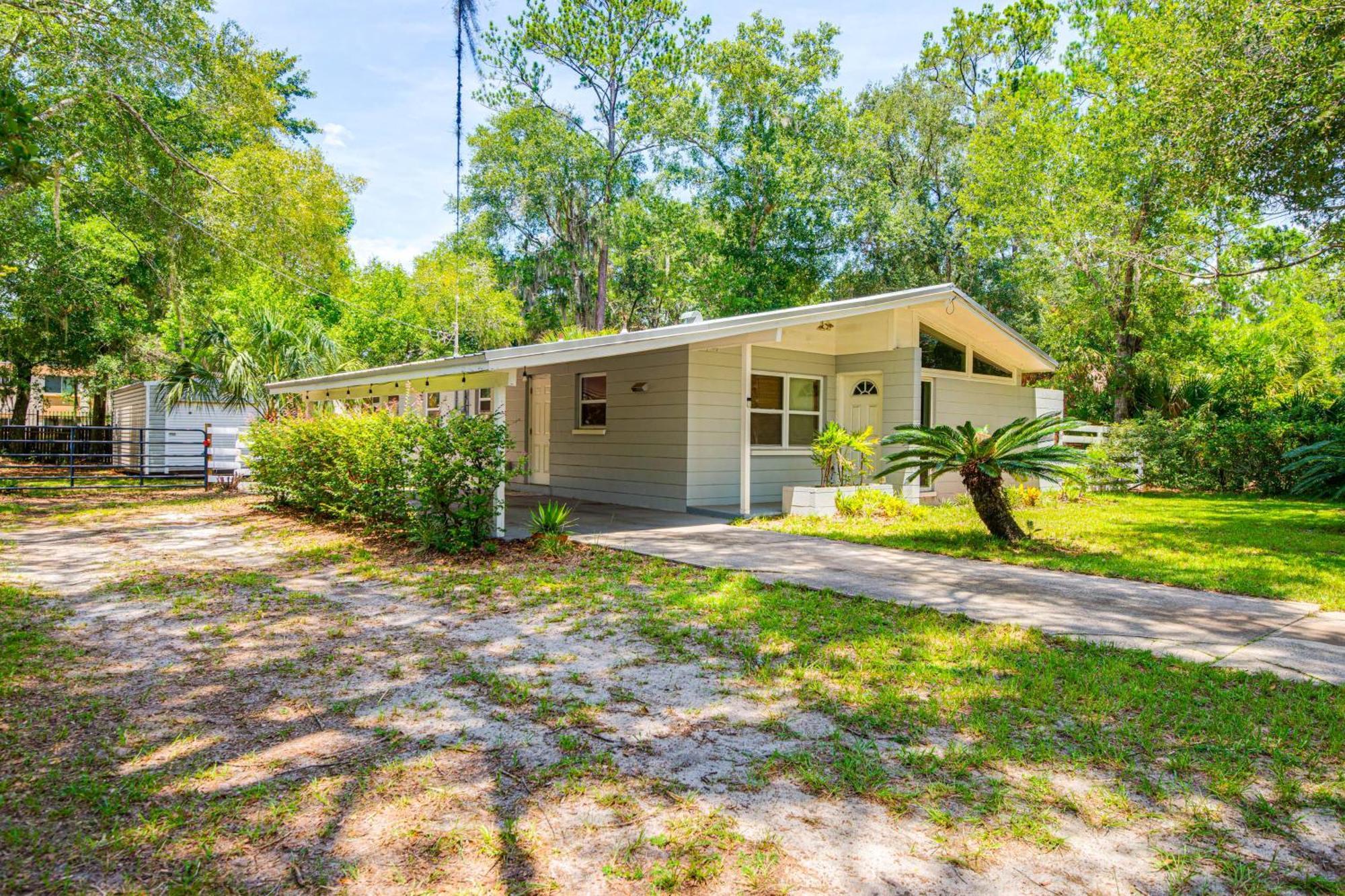 Mid-century Getaway 3 Mi To Uf Campus Casa de férias *