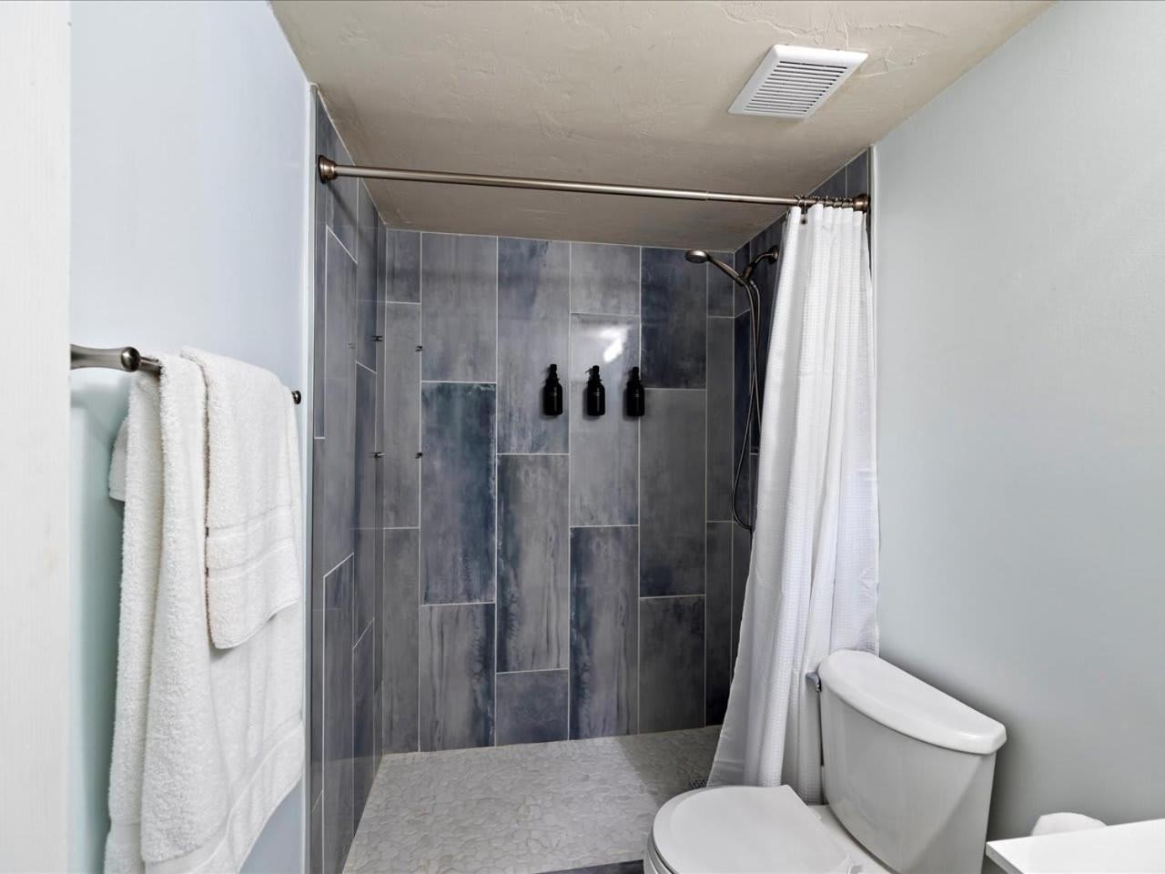 Artist's Tower Townhome Just Renovated W Loft * Gainesville