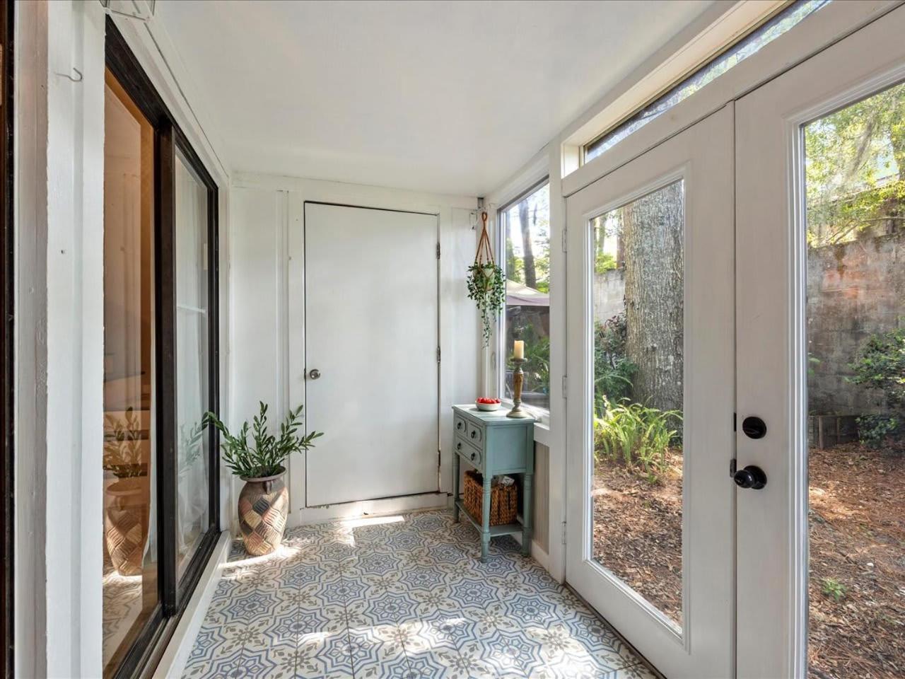 Artist's Tower Townhome Just Renovated W Loft Gainesville