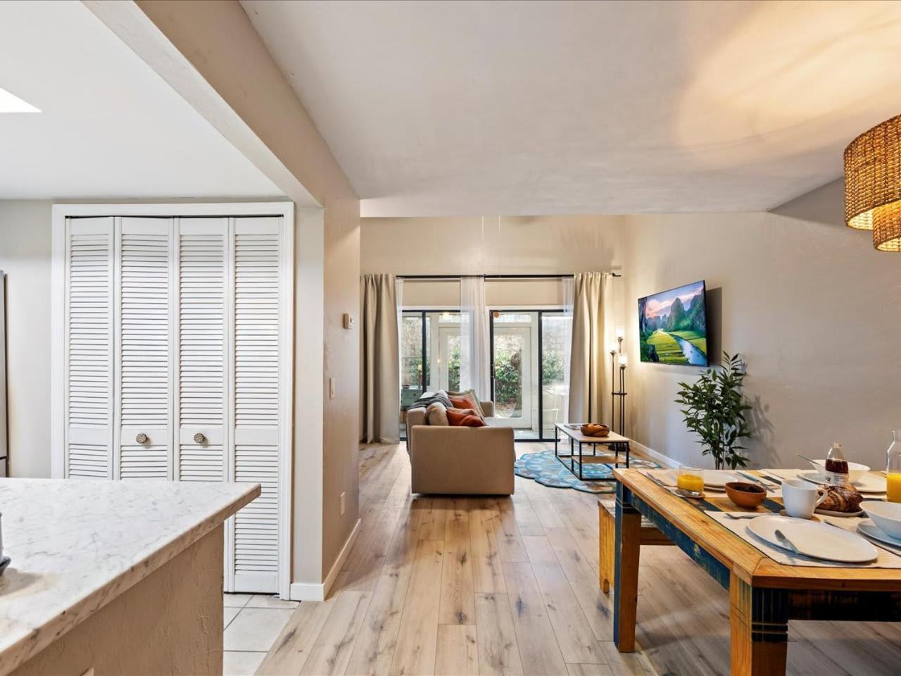 Apartment Artist's Tower Townhome Just Renovated W Loft Gainesville