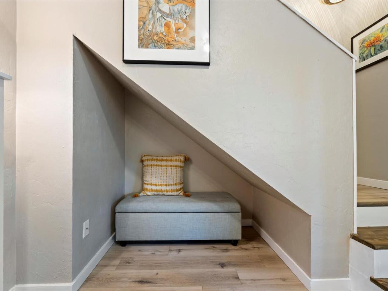 Artist's Tower Townhome Just Renovated W Loft Gainesville