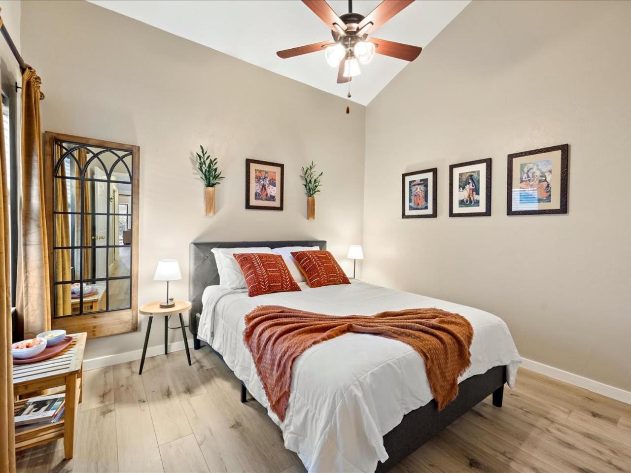 Artist's Tower Townhome Just Renovated W Loft