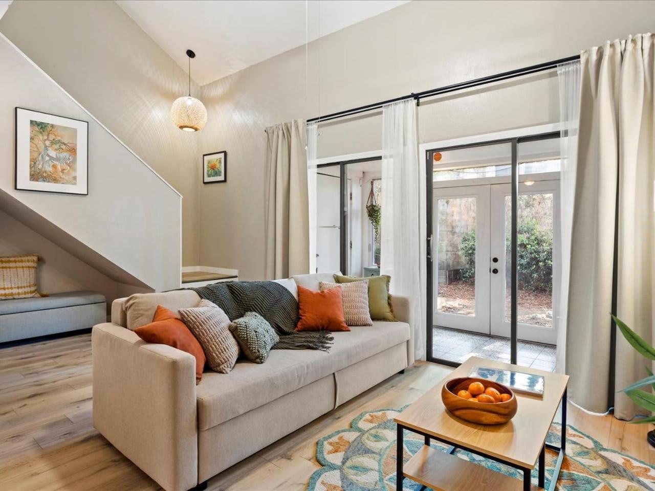 Artist's Tower Townhome Just Renovated W Loft Apartment Gainesville