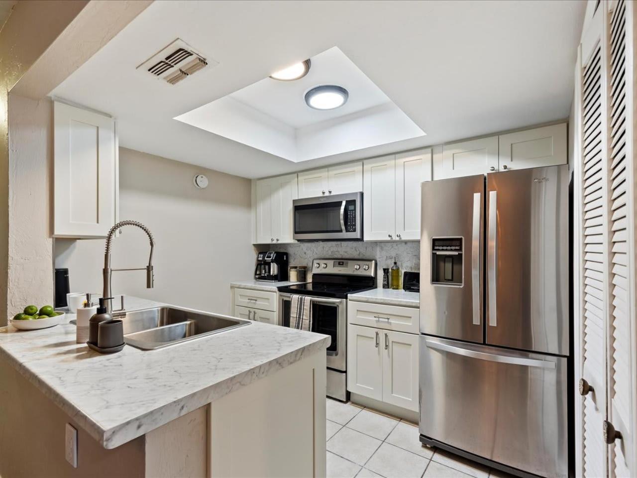 Artist's Tower Townhome Just Renovated W Loft *