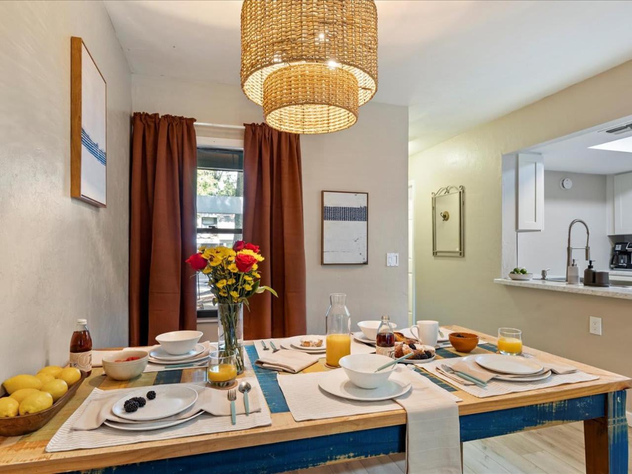 Artist's Tower Townhome Just Renovated W Loft