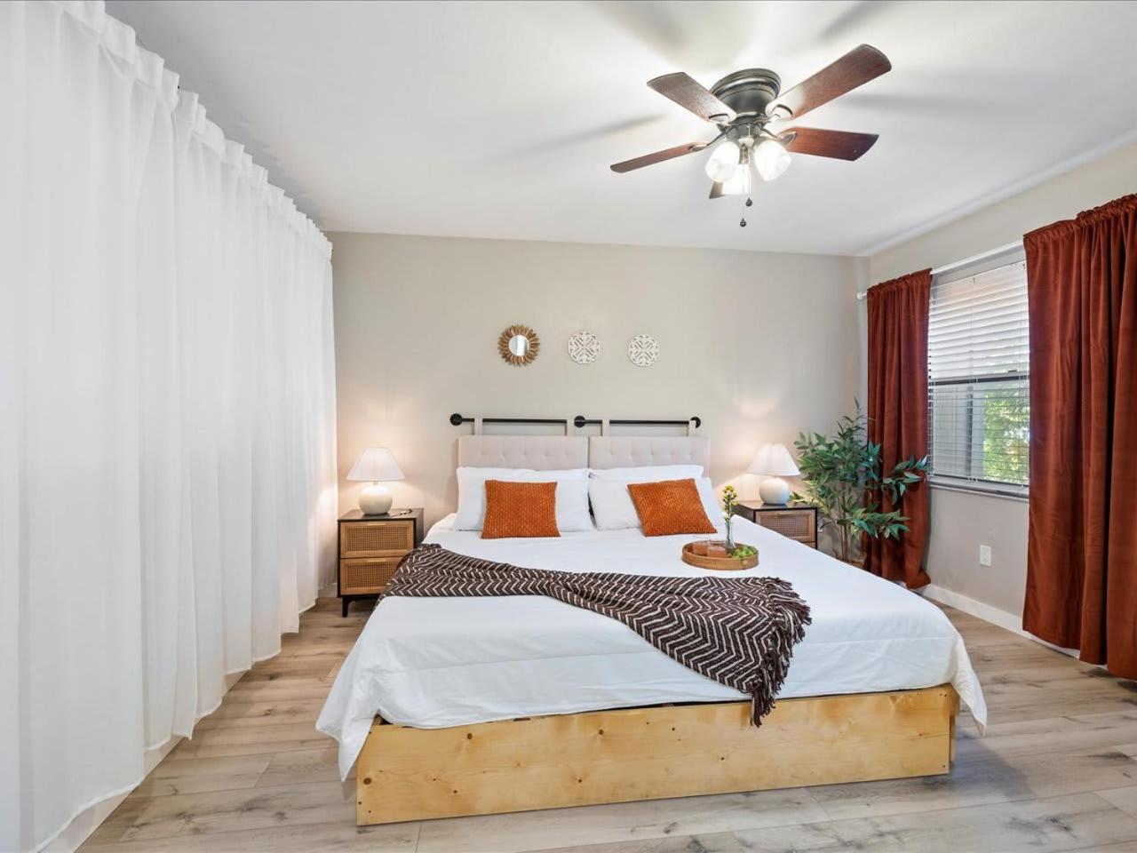 Artist's Tower Townhome Just Renovated W Loft Apartment *