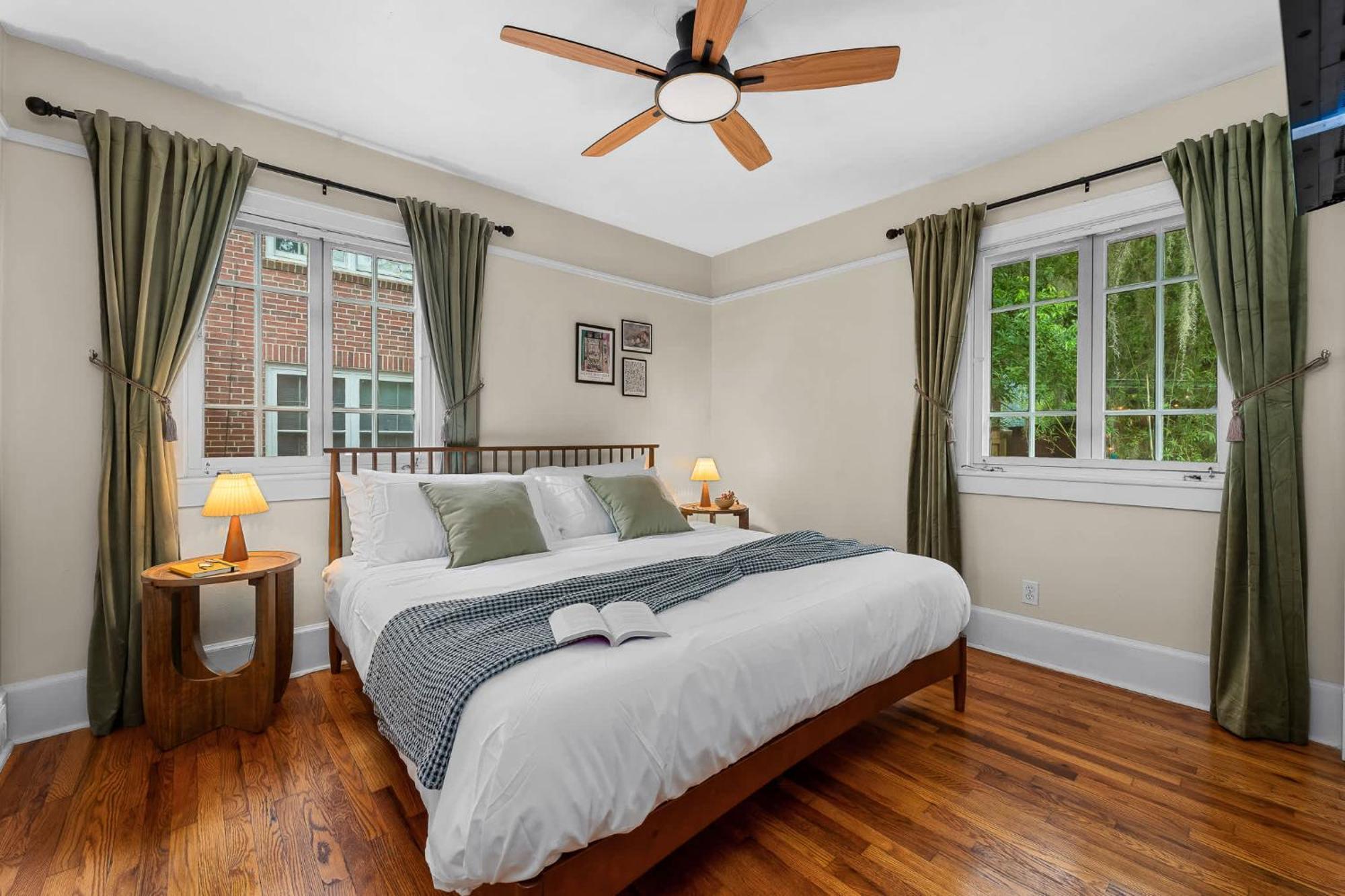 The Gallery At Duckpond - 1930s Historic Charm Gainesville