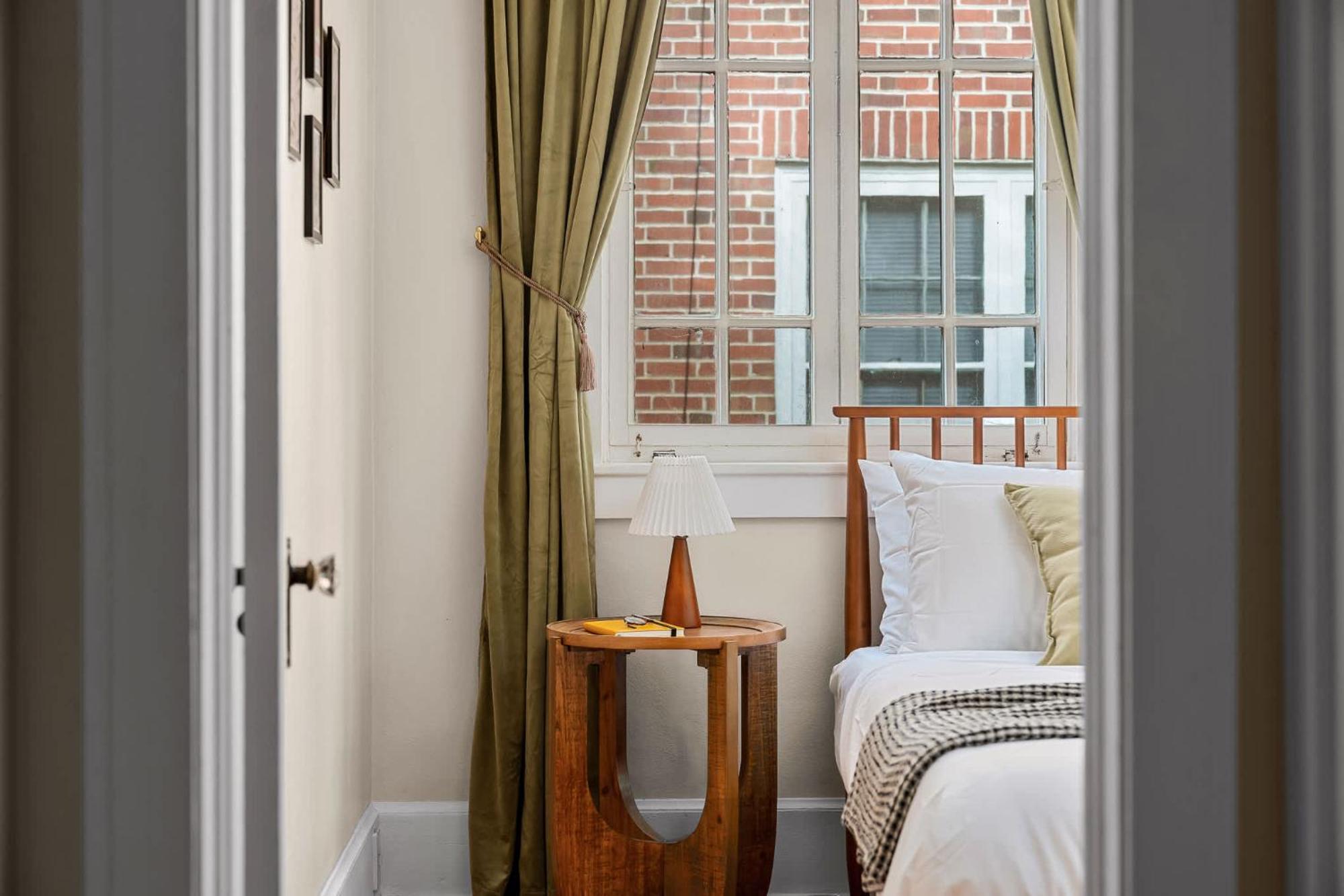 The Gallery At Duckpond - 1930s Historic Charm *