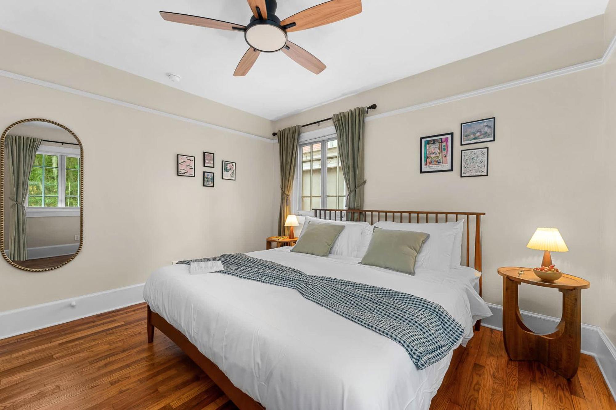 Holiday home The Gallery At Duckpond - 1930s Historic Charm