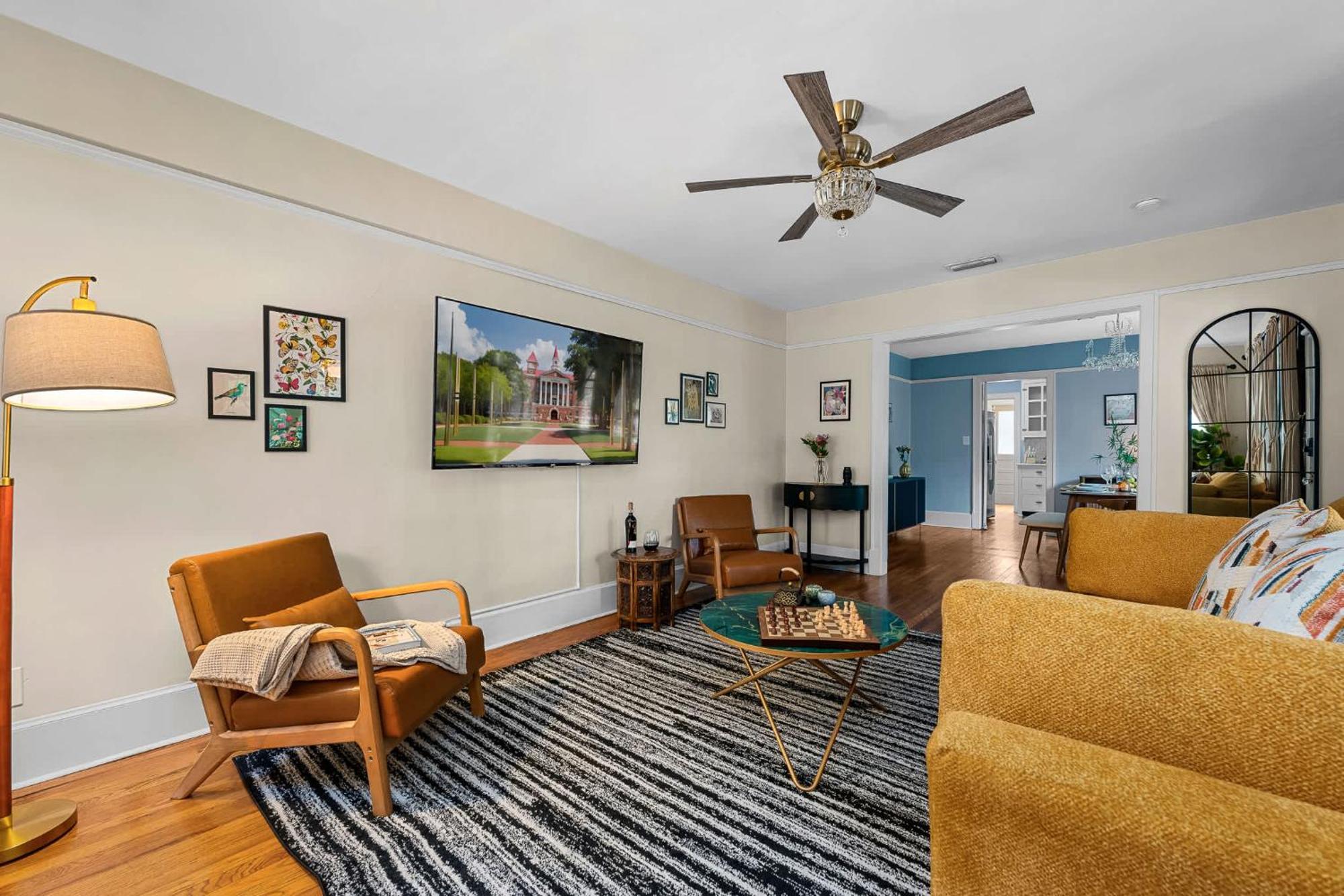 The Gallery At Duckpond - 1930s Historic Charm Gainesville
