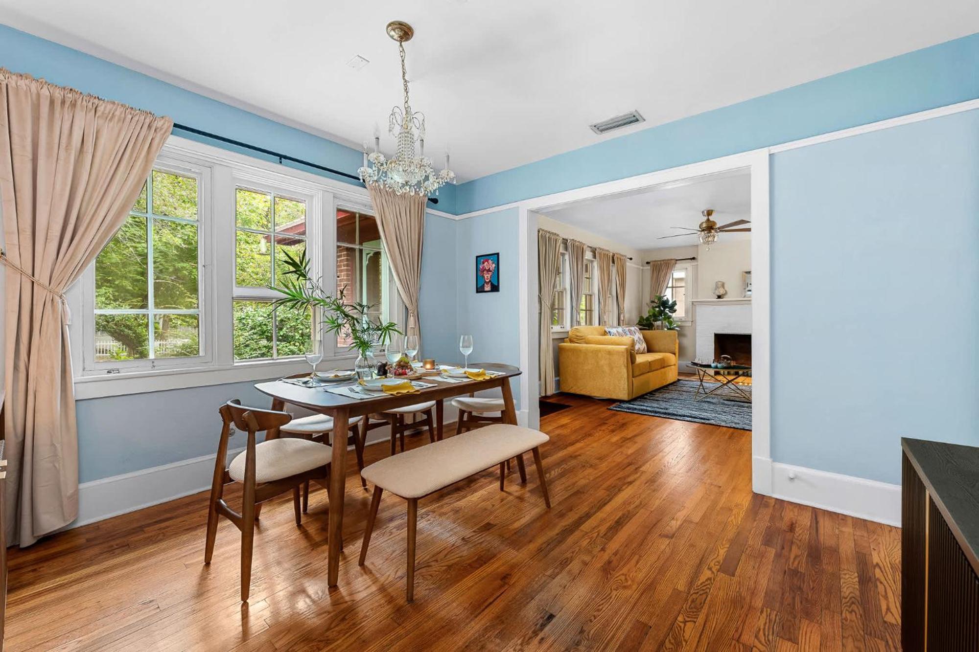 The Gallery At Duckpond - 1930s Historic Charm