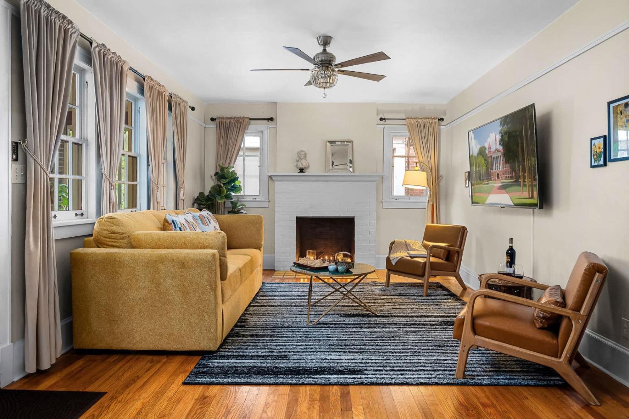 Holiday home The Gallery At Duckpond - 1930s Historic Charm