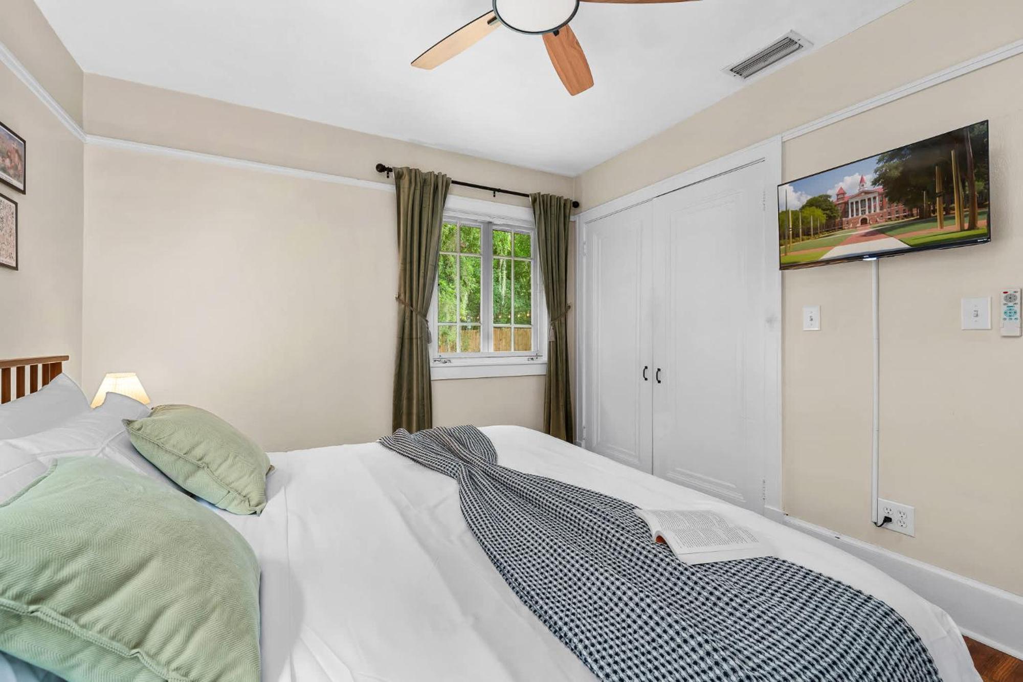 Holiday home The Gallery At Duckpond - 1930s Historic Charm *
