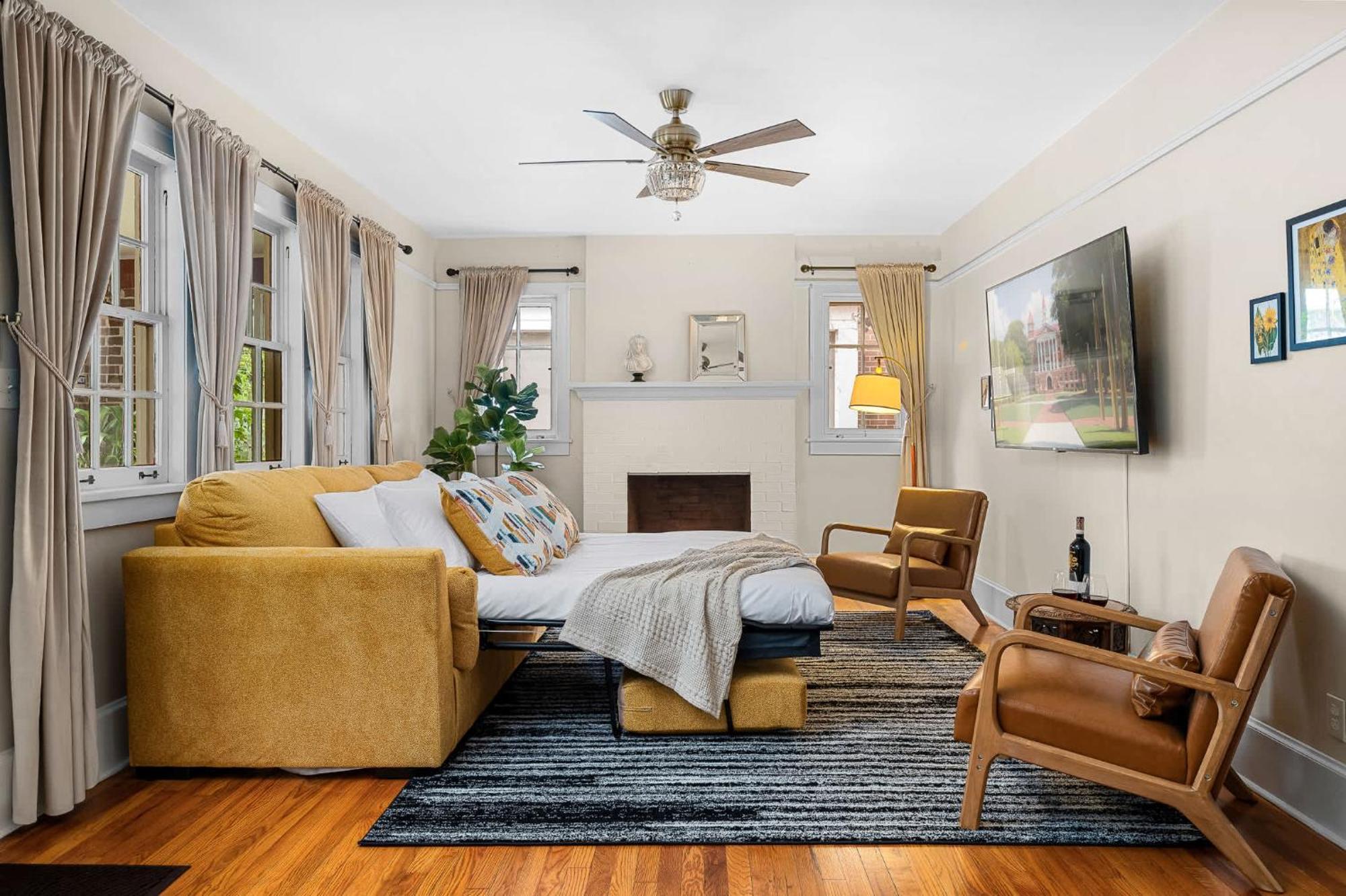 Holiday home The Gallery At Duckpond - 1930s Historic Charm
