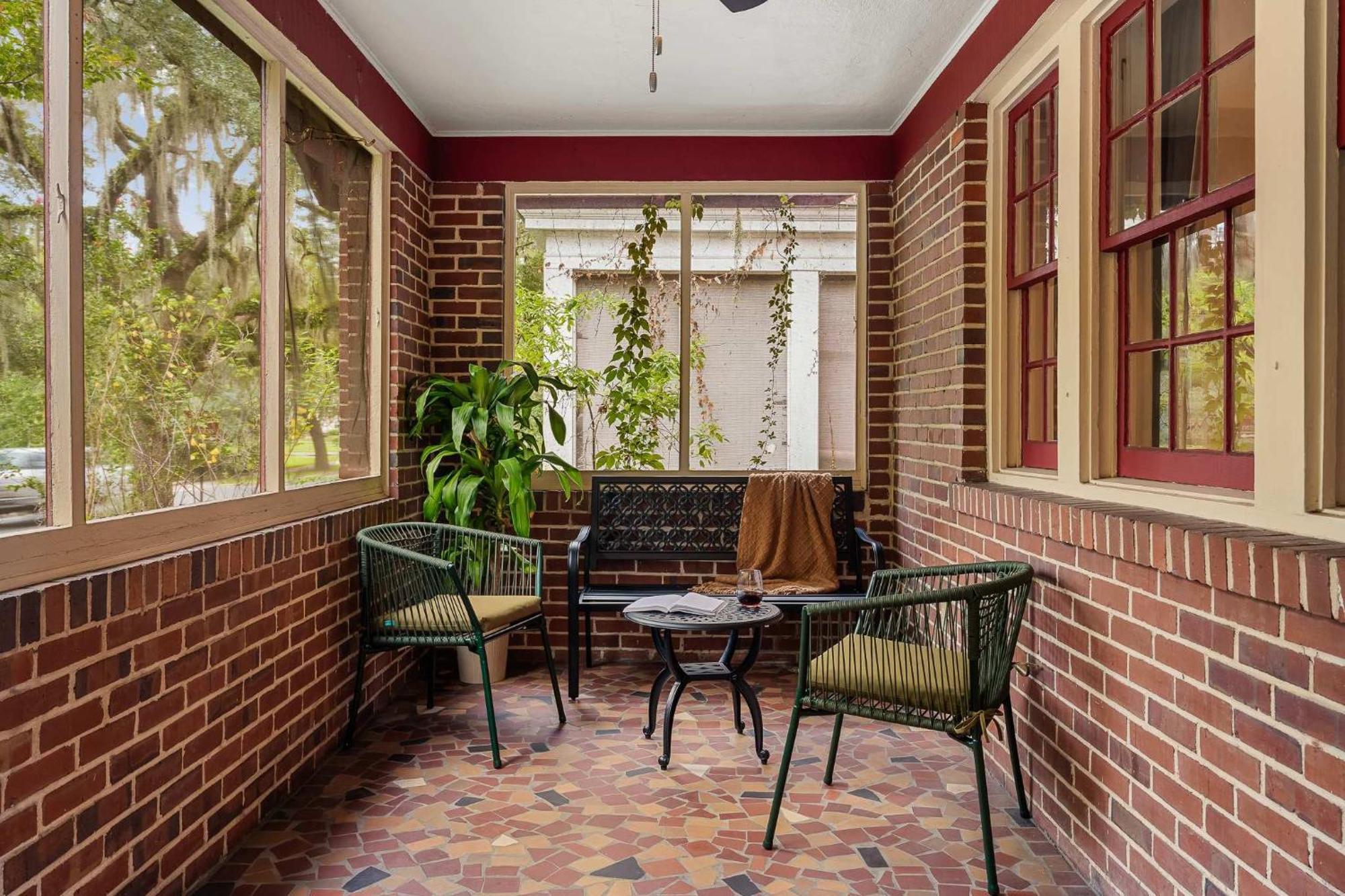 The Gallery At Duckpond - 1930s Historic Charm Holiday home Gainesville