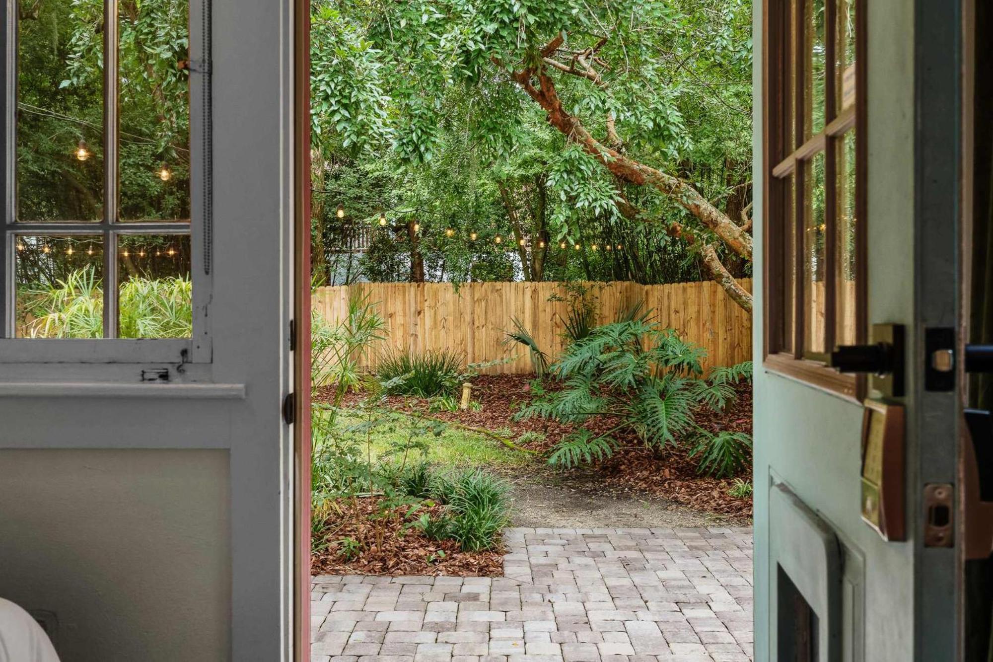 The Gallery At Duckpond - 1930s Historic Charm *