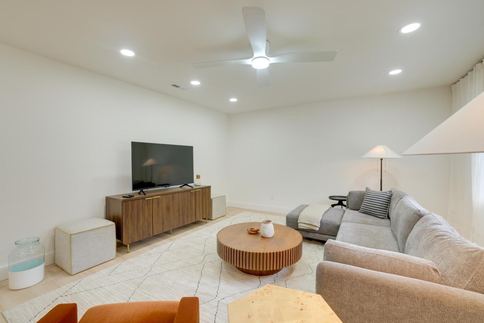 Holiday home 1 Mi To Ben Hill Griffin Stadium With Patio!