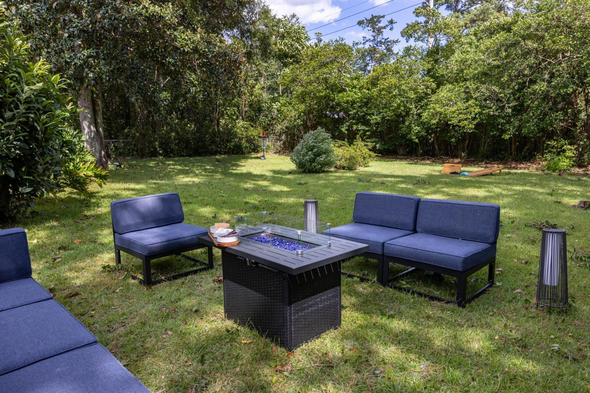 Uf 4min Away! Gameroom-funyard-discgolf-firetable Gainesville
