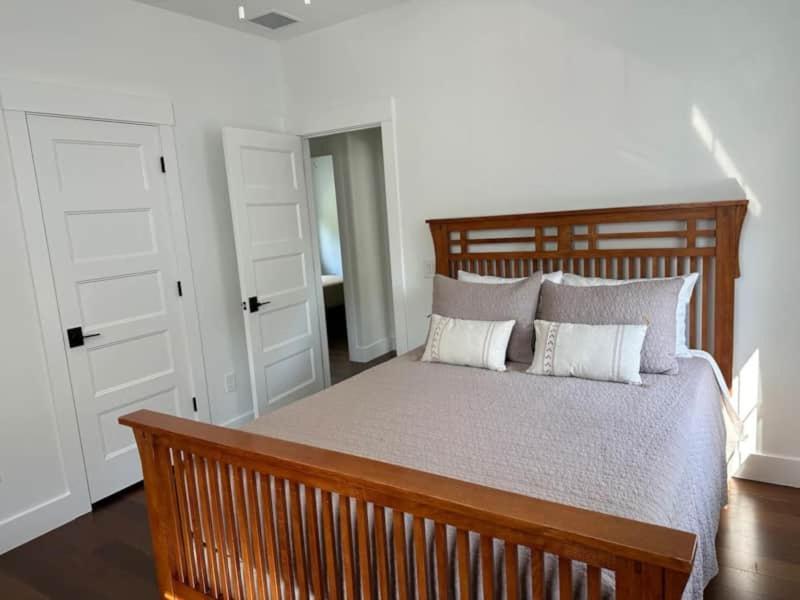 Gator Grove - Colonial House - Brand New Build! Holiday home
