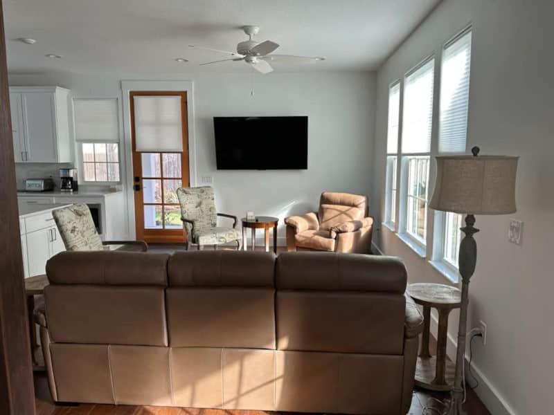 Gator Grove - Colonial House - Brand New Build! Holiday home Gainesville