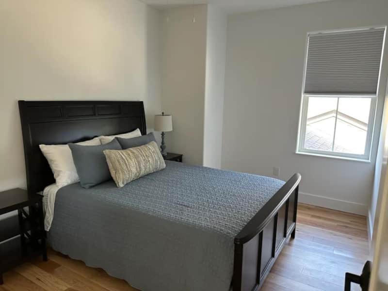 Gator Grove - Queen Ann White - New Build! Holiday home