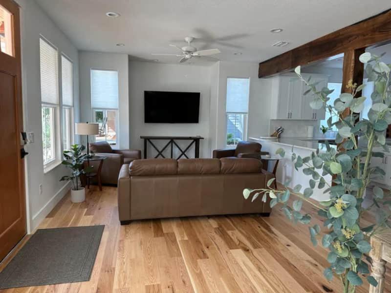 Gator Grove - Queen Ann White - New Build! Holiday home