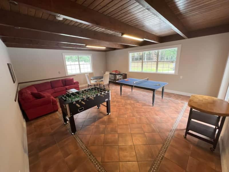 Coaches House - 2 Miles From Ben Griffin Stadium *