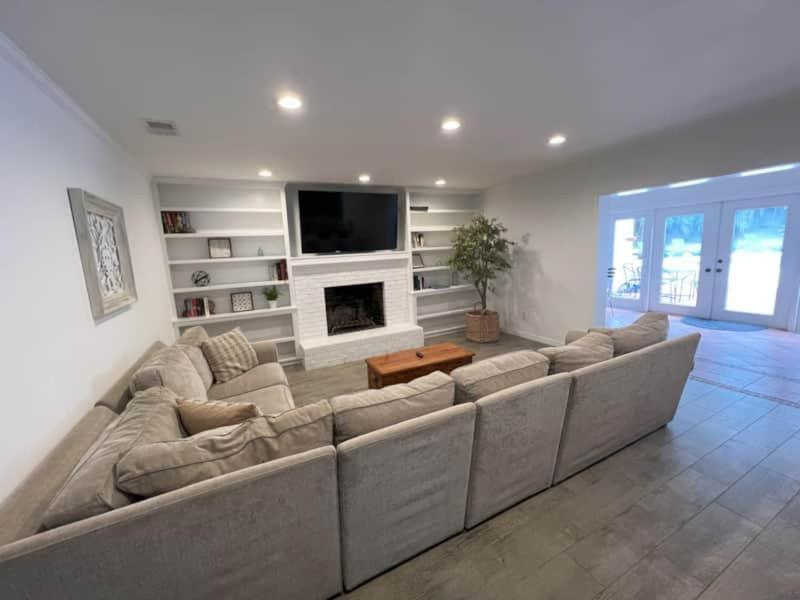 Holiday home Coaches House - 2 Miles From Ben Griffin Stadium *