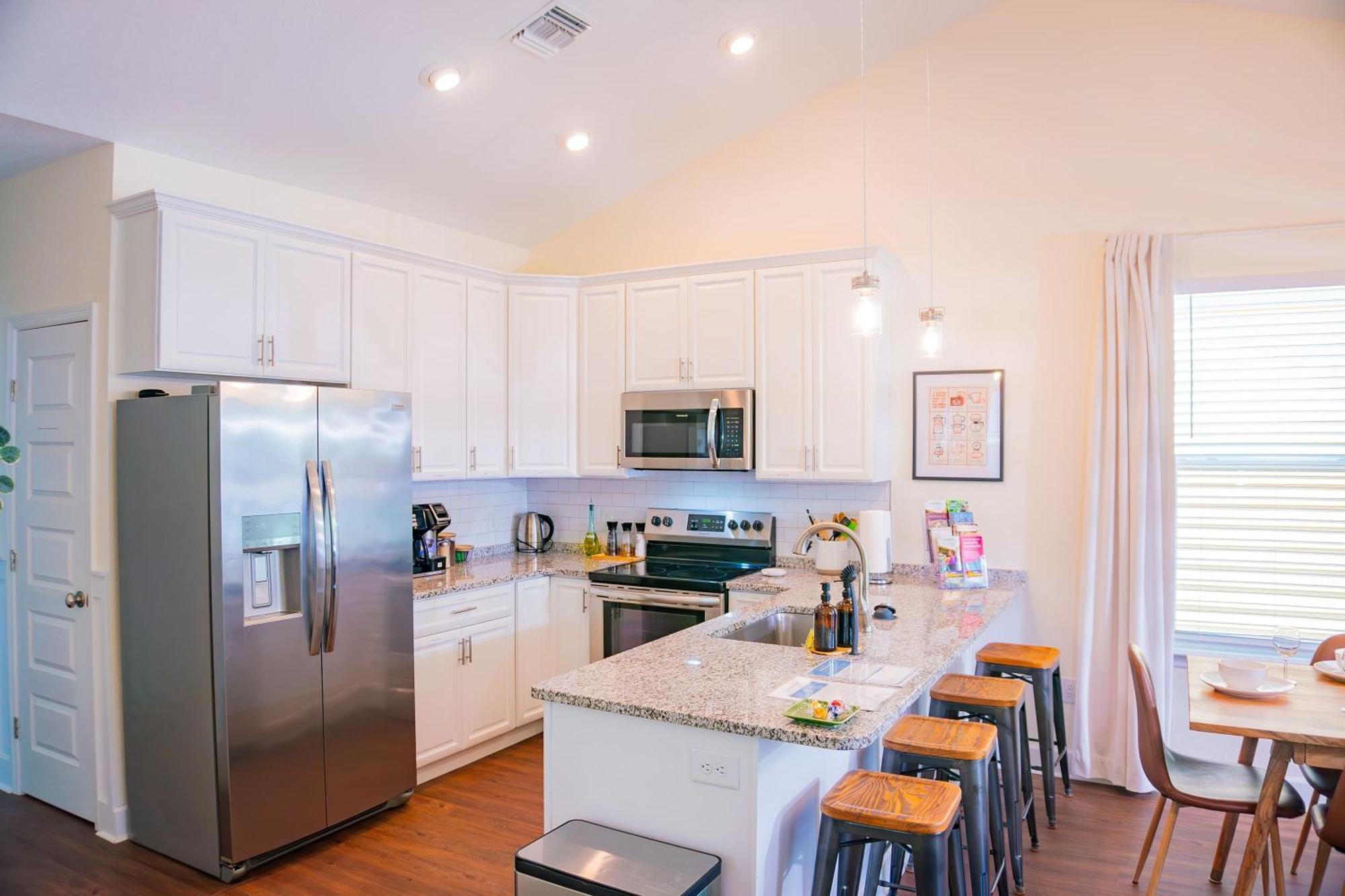 The Mangrove Newly Built Upscale Holiday home Gainesville