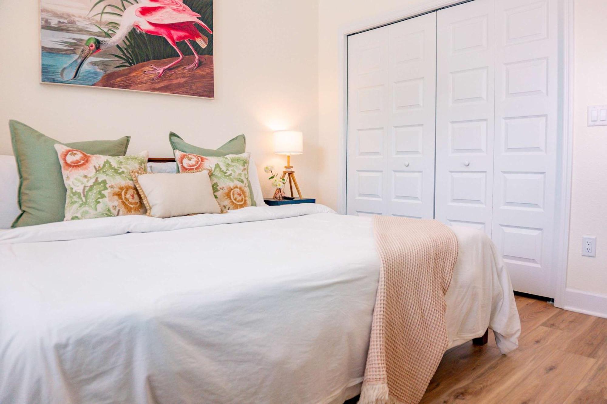 The Royal Crane Newly Built Upscale Holiday home Gainesville