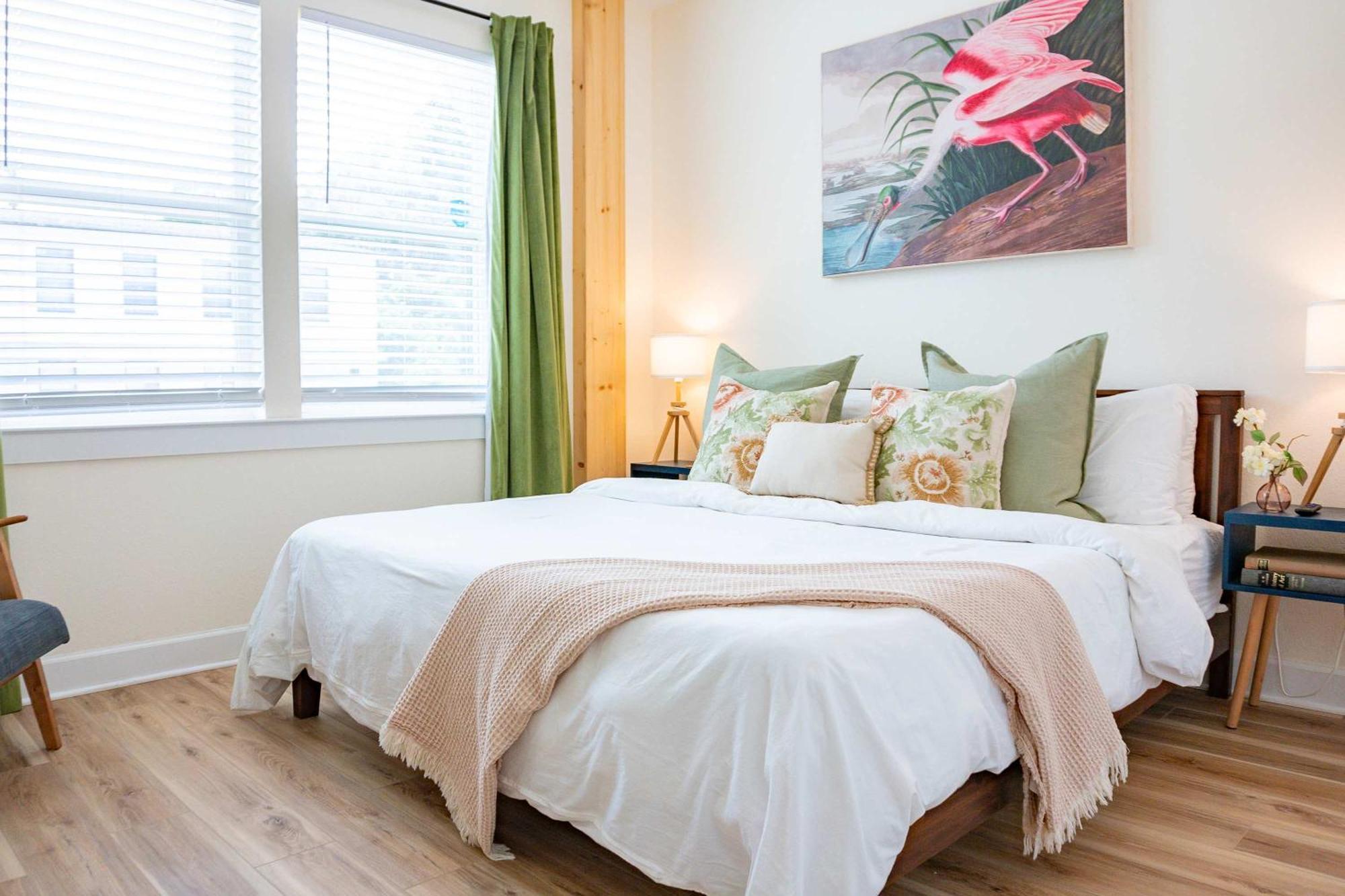 The Royal Crane Newly Built Upscale Holiday home Gainesville