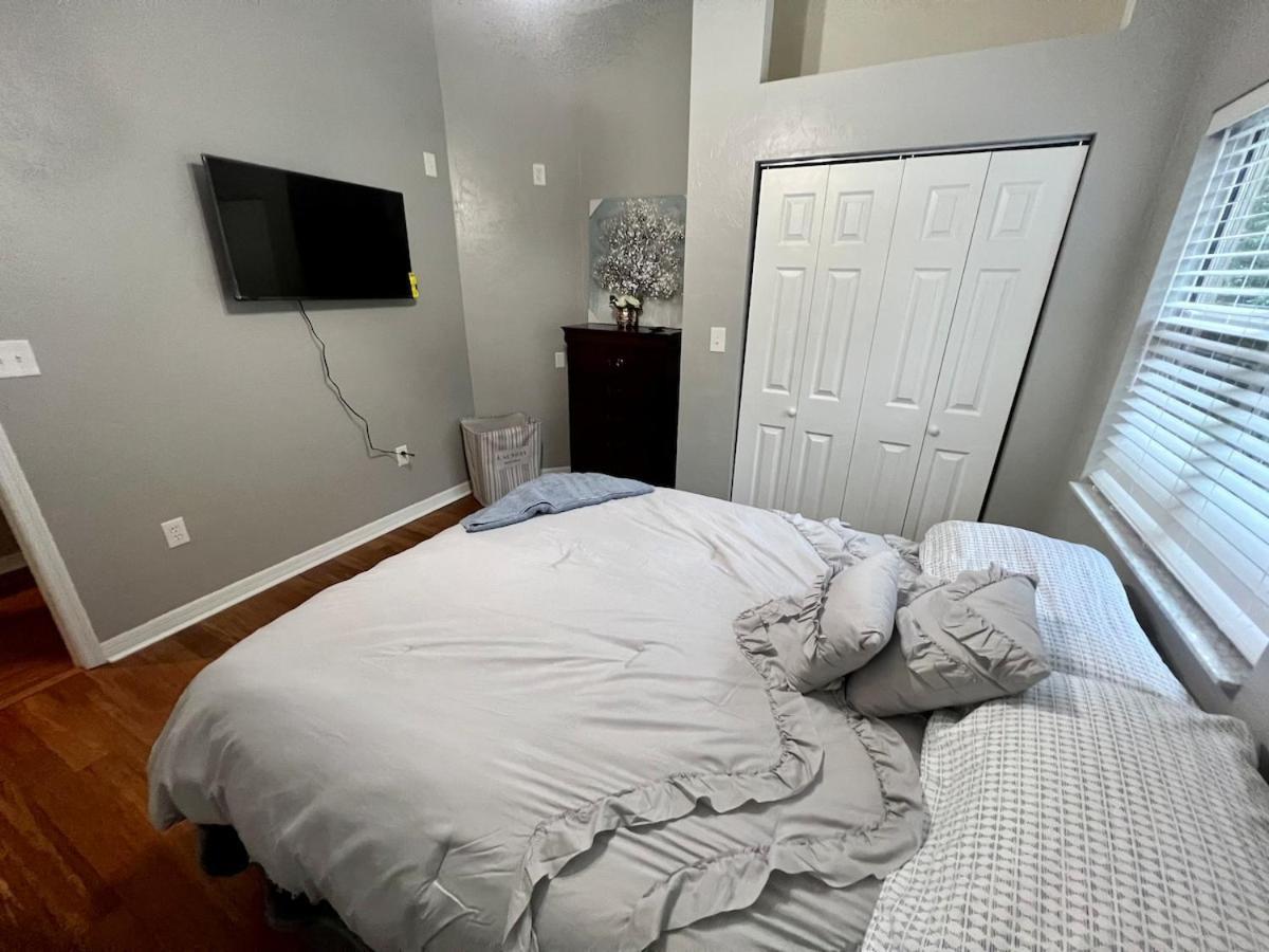 Majestic House With Swimming Pool * Gainesville