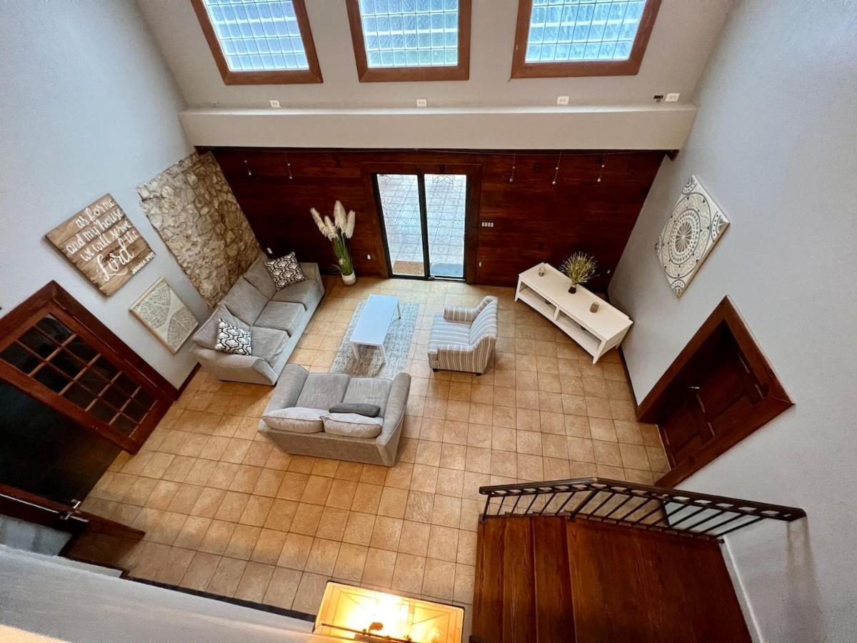 Majestic House With Swimming Pool Gainesville